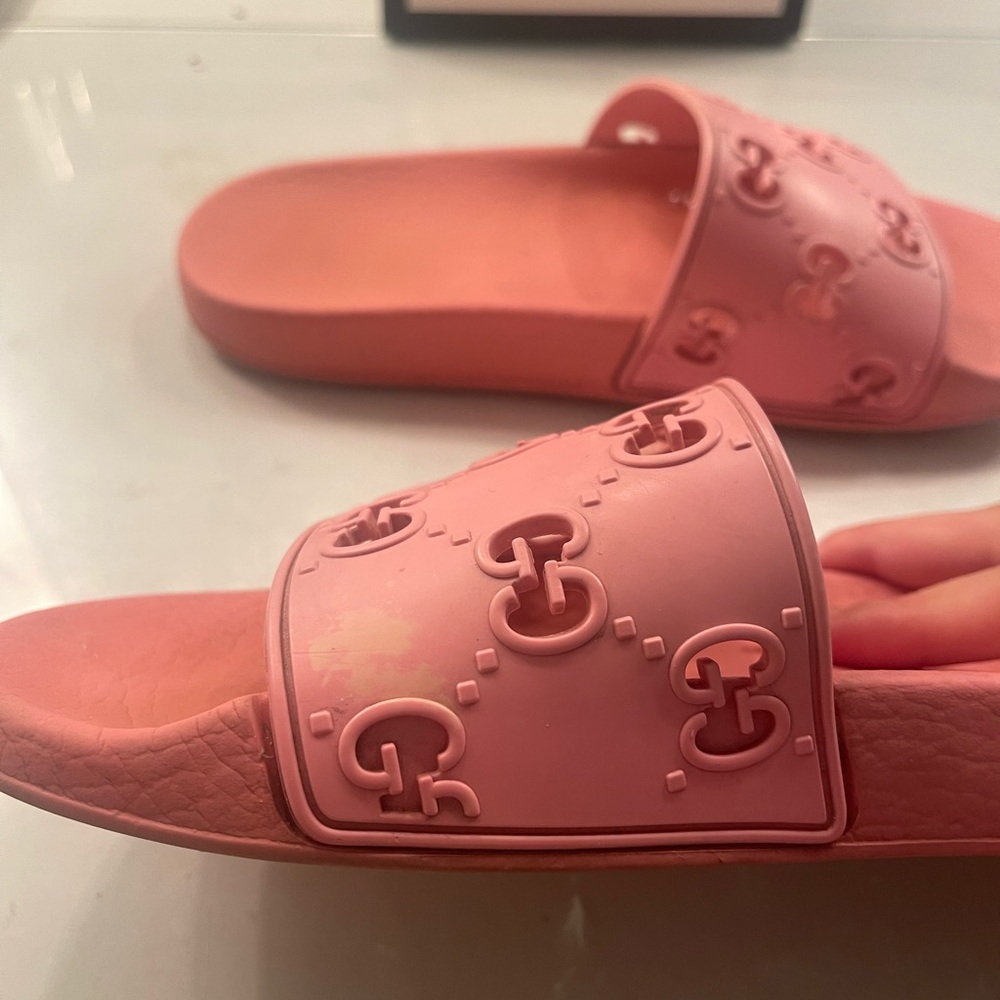Pink Gucci Slides 'Rubber GG Rose' - Picture 4 of 10